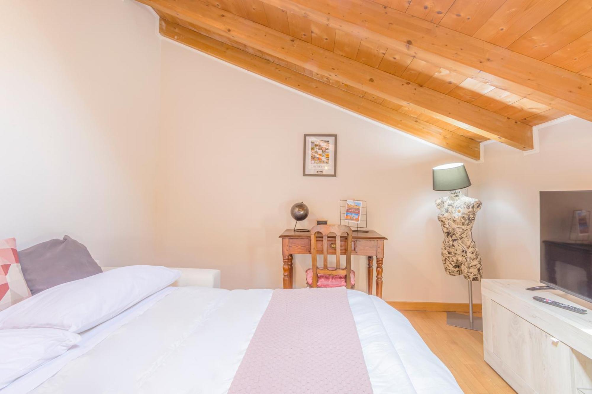 Stazione A 200m - Ampio Con Parcheggio Notturno Gratis Apartment *