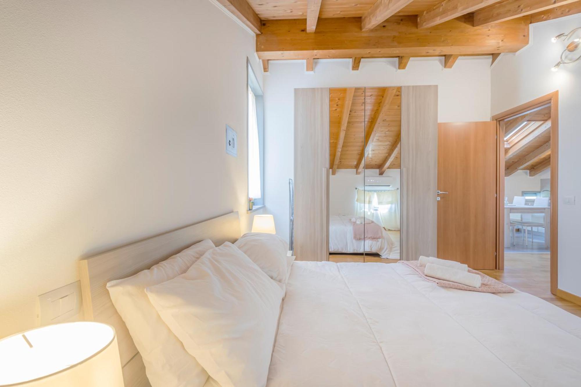 Apartment Stazione A 200m - Ampio Con Parcheggio Notturno Gratis *